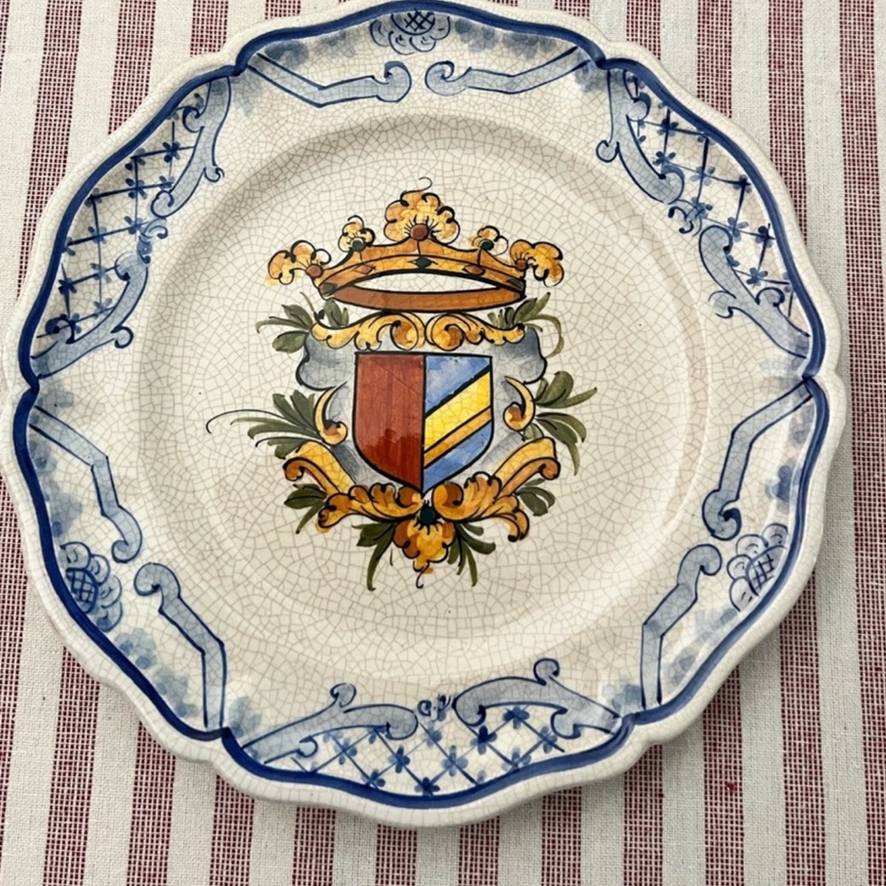 Básanos Ceramiche Shield Wall Hanging Plate 💕